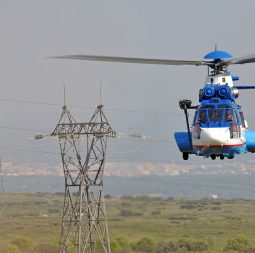 helicoptero-sobre-linhas-transmissao